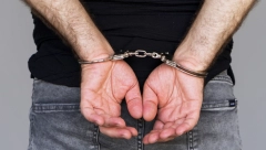 HAPŠENJE U SOKOBANJI Policija upala u stan pa pretresom pronašla više paketa droge