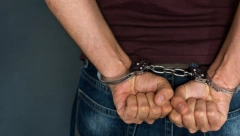 PALICOM TUKAO MALOLETNIKE I HTEO DA IH ZGAZI KOLIMA Policija uhapsila muškarca u Kovinu