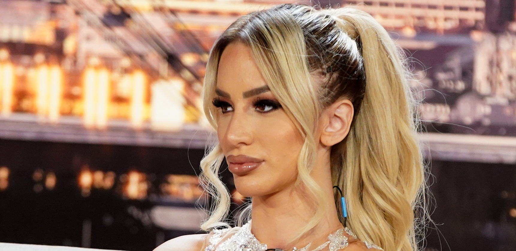 PROCURILA SKANDALOZNA FOTKA ALEKSANDRE NIKOLIĆ IZ PROŠLOSTI Kao animir dama sa dva starija muškarca, jasno se vidi i šta rade (FOTO)