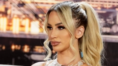 PROCURILA SKANDALOZNA FOTKA ALEKSANDRE NIKOLIĆ IZ PROŠLOSTI Kao animir dama sa dva starija muškarca, jasno se vidi i šta rade (FOTO)