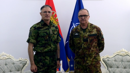 GENERAL MOJSILOVIĆ SA RISTUĆOM: Načelnik Generalštaba izneo čvrst stav i uverenje da će Kfor zaštititi Srbe na KiM