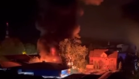 STRAVIČAN POŽAR GUTA PIJACU! Vatrogasci se bore u Bačkoj Palanci (FOTO/VIDEO)