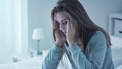 OSEĆATE SE ISCRPLJENO TOKOM NEDELJE Stručnjak za spavanje nam otkriva zašto nam ležanje tokom vikenda neće pomoći