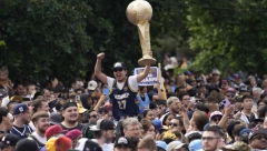 PIĆE ŠAMPIONA U Denveru se na proslavi pije rakija! (FOTO)