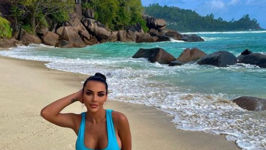 ZLATNA KOLICA ZA DOMINIKU Helena Topalović izvela ćerku u prvu šetnju, a sve puca od glamura