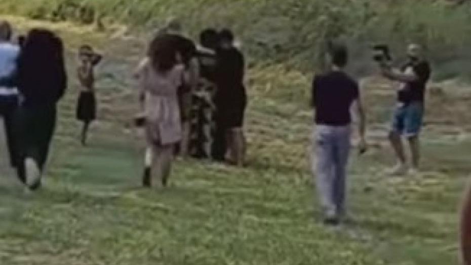 ŠTA SA OVIM ČOVEKOM NIJE U REDU Lažirao svoju smrt, pa se pojavio na sahrani, rodbina ostala u šoku