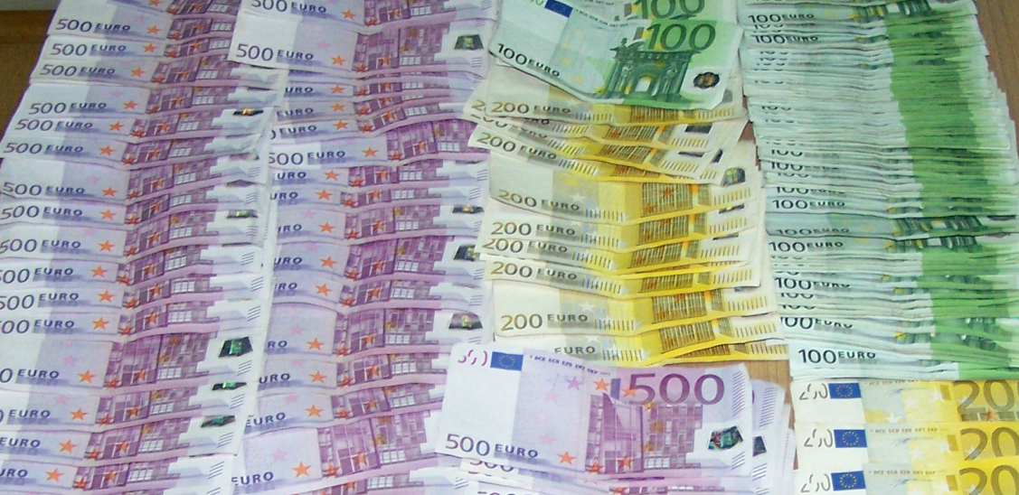 U NOVOM SADU UHAPŠENA KINESKINJA  Sumnje da je izvršila krivično delo pranje novca i jer je pokušala da u Srbiju unese više od 100.000 evra