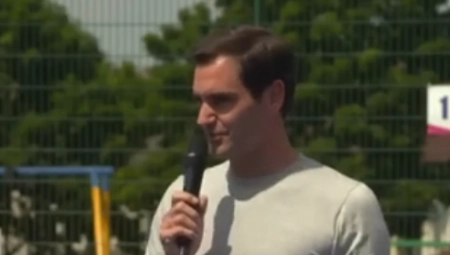 RODŽER PONOVO NA TERENU Federer na letovanju u Hrvatskoj nije mogao bez tenisa (FOTO)