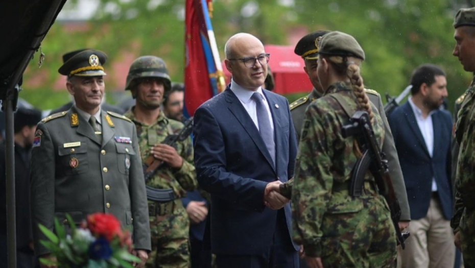Ministar odbrane na polaganju zakletve vojnika generacije „ JUN 2023“. Vučević: Prema vama i Srbiji ovim putem iskazujemo najveće poštovanje i zahvalnost (FOTO)