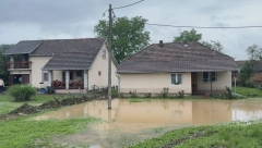 SMIRUJE SE Vanredno u 56 gradova i opština, otklanjaju se posledice poplava: Reke se povlače u korita, ali su mnogi ostali bez ičega