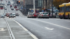 STARTOVALI SU GA U LUKSUZNOM AUTOMOBILU I PONUDILI OVO Beograđani u panici, upozoravaju da gradom kruže prevaranti