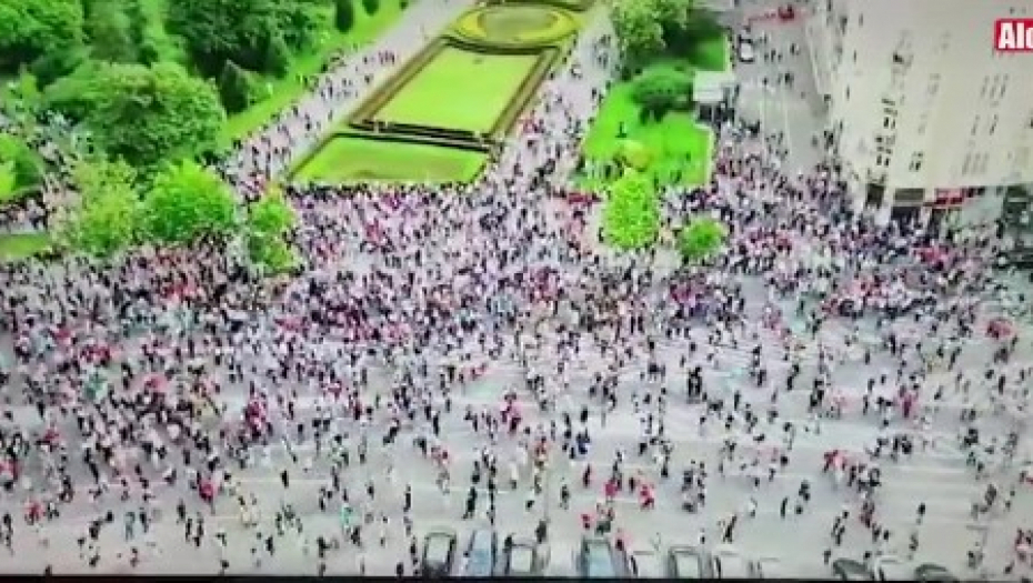 SNIMAK IZ DRONA OTKRIVA Evo koliko zaista ima ljudi na današnjem političkom protestu (VIDEO)