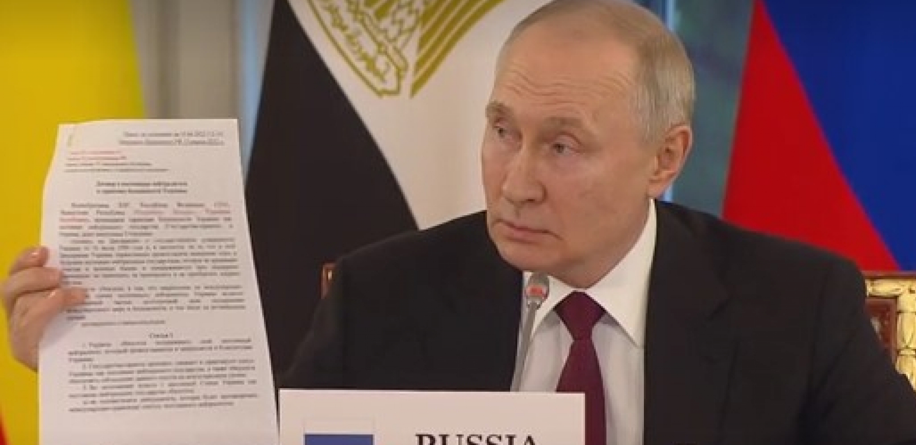 PUTIN POKAZAO SPORAZUM O UKRAJINI Dokument su parafirali, čim smo povukli vojsku iz Kijeva - odbacili su ga! (VIDEO)