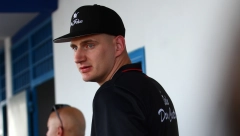 JOKIĆ U NESVAKIDAŠNJEM IZDANJU Nikola pozirao pored skupocenog aviona, poznati milijarder ispunio obećanje Srbinu (FOTO)