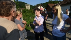 Brnabić u poplavljenim područijima u Ćićevcu: Država će nadoknaditi svu štetu, akcenat na preventivi (FOTO/VIDEO)