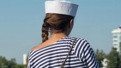 ONA RADI NA JAHTI I ISPUNJAVA ŽELJE MILIONERA Plata joj je paprena, a evo šta sve mora da trpi od bahatih bogataša