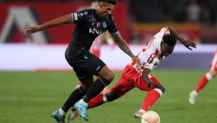 IGRAO PROTIV ZVEZDE, PLAĆEN 30 MILIONA EVRA Poznati fudbaler prodaje dresove na društvenim mrežama (FOTO)