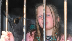 PRONAĐENA JE DEVOJČICA KOJA JE OTETA 2013. GODINE Motiv otmice je razbesneo sve roditelje, a emotivan susret s majkom raznežio nam je srca