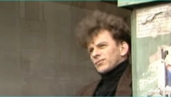 CEO ŽIVOT PROVEO NA ŠTAKAMA Zbog cerebralne paralize doživeo pakao, a evo kako sada izgleda poznati pevač!