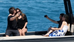 KRISTIJAN BEJL I SIBI BLAŽIĆ UHVAĆENI NA MIKONOSU Zbog Srpkinje promenio odluku o ženidbi, a i posle 23 godine izgledaju zaljubljeno kao prvog dan