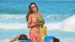 COCONUT ESTETIKA ZALUDELA INFLUENSERKE To je ultimativno oličenje letnje mode, a evo koja pravila morate da poštujete