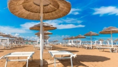 MIONA S DECOM DOŽIVELA NEPRIJATNOST NA PLAŽI U CRNOJ GORI! Hostesa im prišla i izgovorila ŠOK reči