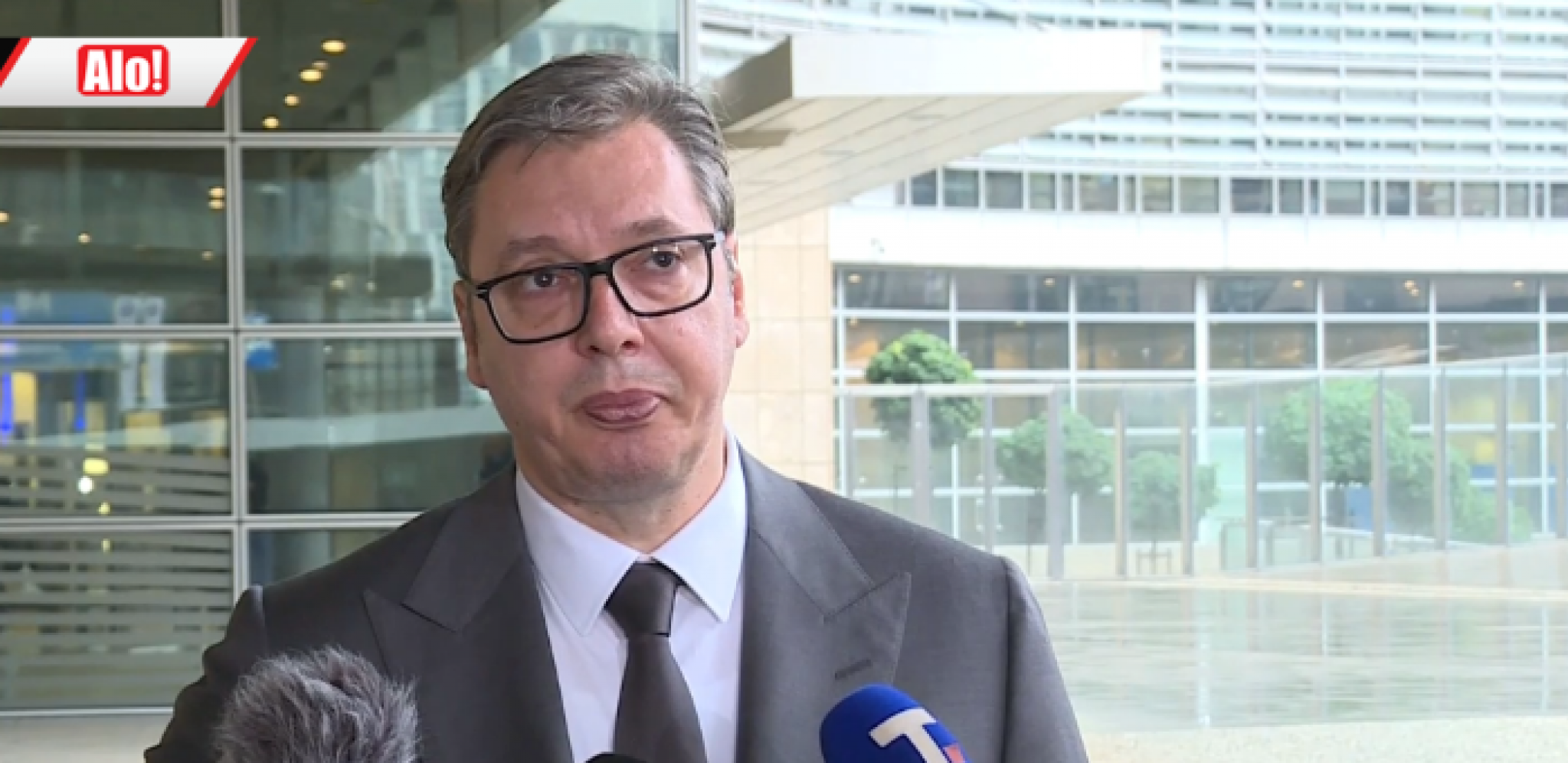 VUČIĆ URUČIO POSEBAN IZVEŠTAJ BORELJU I LAJČAKU "Albanski hirurg je rekao da su to samo zveri mogle da urade"