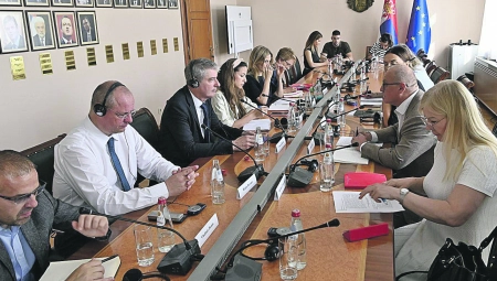PUTNICI U BEOGRADU DA BUDU TRETIRANI KAO DA SU U PARIZU! Vesić Vansiju poručio da hitno sprovedu mere, u suprotnom - država će reagovati