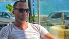 PREBLEDEO JE, A ONDA POČEO DA VIČE NA MENE Pevač napravio skandal, kolega ga raskrinkao, otkrio sve detalje!