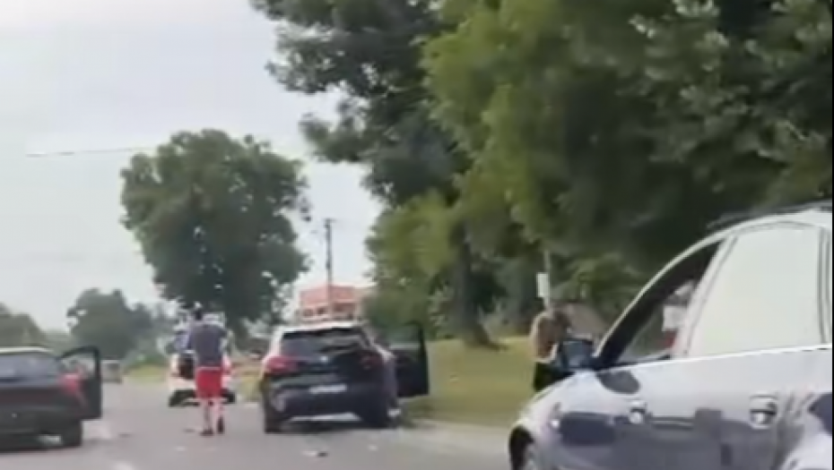 UDES NA ULAZU U MLADENOVAC Sudarila se tri automobila (VIDEO)