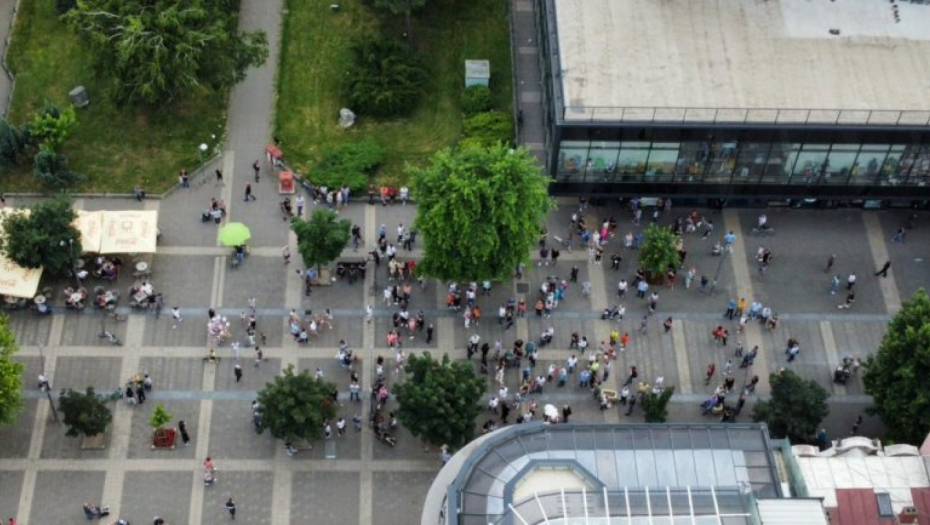 DEBAKL U ŠAPCU Dušan Petrović izveo demonstrante, slika govori više od 1.000 reči! Viđene gnusne scene (FOTO/VIDEO)