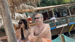 EKSKLUZIVNI PAPARACO Deja Savićevića smo uslikali na plaži, zapustio je fizički izgled, a evo koliko plaća ležaljku!