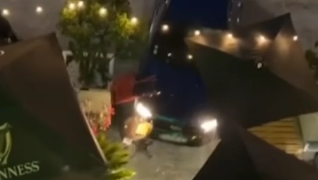 ISPLIVAO SNIMAK UPADA AUTOMOBILOM U MASU Srbi sprečili pijane Crnogorce da naprave krvoproliće (VIDEO)
