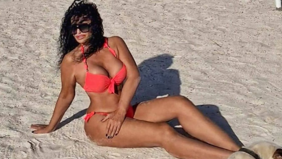 LIDIJA VUKIĆEVIĆ SE SKINULA I U 60. GODINI POKAZALA ČIME RASPOLAŽE! Vrele poze od kojih zastaje dah, da li je ovo moguće?! (FOTO)