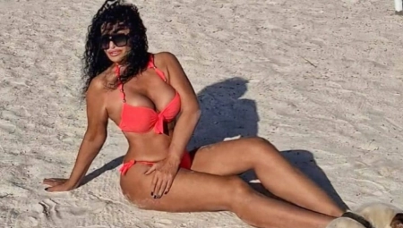 LIDIJA VUKIĆEVIĆ SE SKINULA I U 60. GODINI POKAZALA ČIME RASPOLAŽE! Vrele poze od kojih zastaje dah, da li je ovo moguće?! (FOTO)