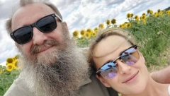VODITELJKA ZAPROSILA 36 GODINA STARIJEG POLITIČARA Dobili su dete, a jedno drugome i dalje persiraju