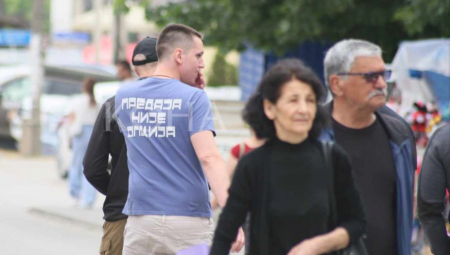 NAPADI ALBANACA NA VUČIĆA "Sin predsednika Srbije u Gračanici, nosi majicu "Predaja nije opcija"