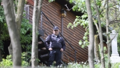 Traktoristi zapeo traktor o nešto, pa podigao seno i ugledao HOROR!