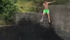 NAKON SKOKA USLEDILA JEZIVA SCENA Drugovi koji su ga bodrili da skoči počeli panično da ga dozivaju (VIDEO)