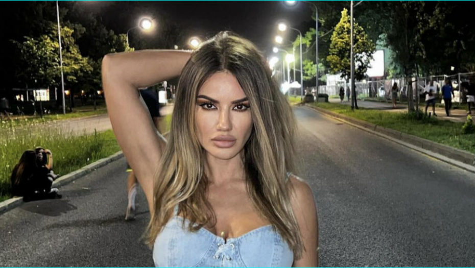 U PETOJ DECENIJI IZGLEDA KAO ATOMSKA BOMBA Sindi novim fotografijama zapalila mreže! (FOTO)