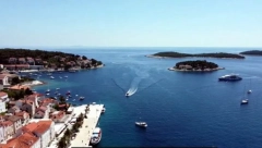 HOROR NA JADRANU Gliser naleteo na ženu na hrvatskoj plaži, propeler joj uhvatio nogu