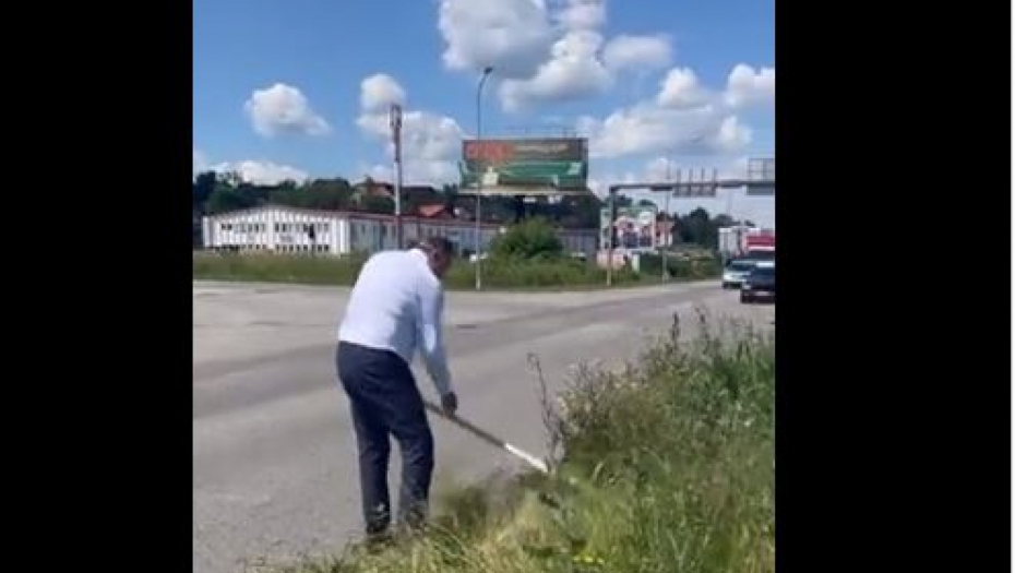 DODIK POKOSIO TRAVU NA TRANZITU: Ovo je poslednji put da radim tuđi posao (VIDEO)