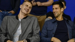 SJAJNA IDEJA Nikola i Novak pod trobojkom Srbije (FOTO)