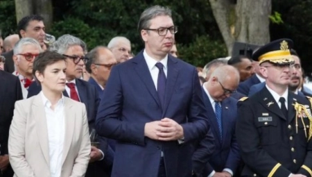 VUČIĆ SE OGLASIO IZ AMERIČKE AMBASADE Poručio samo jednu stvar - tiče se Srba na Kosmetu (FOTO)