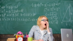 RAZREDNI OD PONEDELJKA PRAVE DOSIJE ZA SVAKOG UČENIKA, OVAKO ĆE PROCENJIVATI DECU Starešine dobijaju povišice i nove zadatke