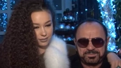 ELENA KITIĆ SNIMILA PRIZOR IZ PORODIČNOG DOMA Nećete verovati šta radi njen otac na krevetu, Mileta u ovom izdanju do sada niste videli!