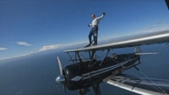 ŠETA NA KRILU AVIONA TOKOM LETA Srbin srušio sve adrenalinske granice (FOTO)