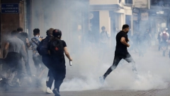 ELITNE JEDINICE NA ULICAMA, LETE HELIKOPTERI ŽANDARMERIJE Nastavlja se haos u Francuskoj, demonstranti uglavnom maloletni (FOTO/VIDEO)