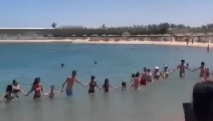 SRBI U EGIPTU OPLELI UŽIČKO KOLCE Igrali i mladi i stari, dobili aplauz, ali neke bilo sramota (VIDEO)