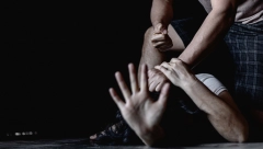 STRAVIČNO NASILJE U RAKOVICI Suprugu udarao glavom u lice, žena u teškom stanju